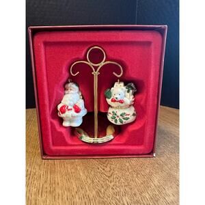 LENOX HOLIDAY™ SANTA & TOYS
SALT & PEPPER SHAKERS WITH STAND